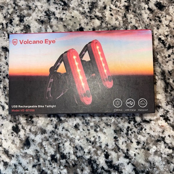 Volcano Eye Bicycle Taillight USB Rechargeable Clip-on Safety Light - Picture 7 of 8